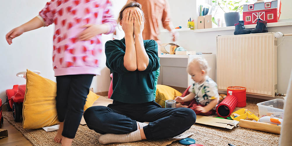 Overwhelmed and frantic type 1 diabetic mom with kids can't fit diabetes management into her schedule
