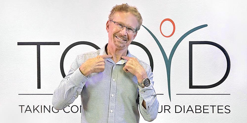 Dr. Steve Edelman pointing to his neck and thyroid gland